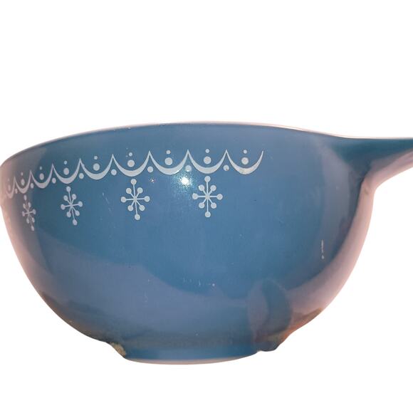 Vintage Pyrex 1.5 Quart Blue Snowflake Garland Cinderella Casserole Dish/ Bowl - Picture 5 of 9